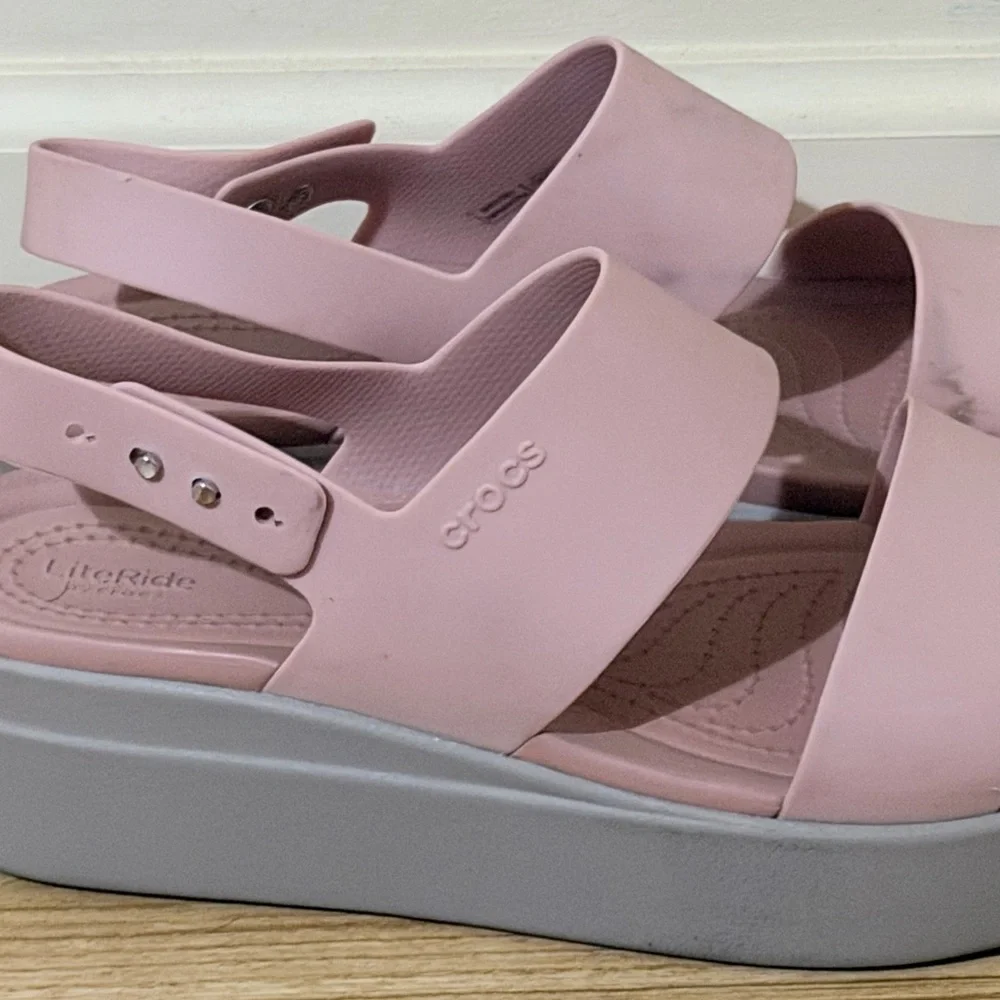 CROCS Pink Platform Slide Sandals with Gray Sole, - Picture 2 of 9